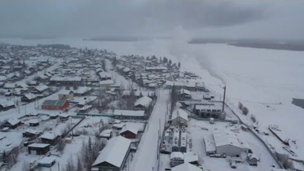 Река в Якутии посносила снасти льдами!