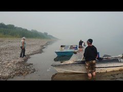 На лодках по реке в Якутии с ночной рыбалкой на ленка
