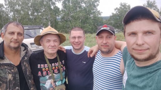 Как впятером на одной тачке ездили хищника ловить, да комаров покормить!