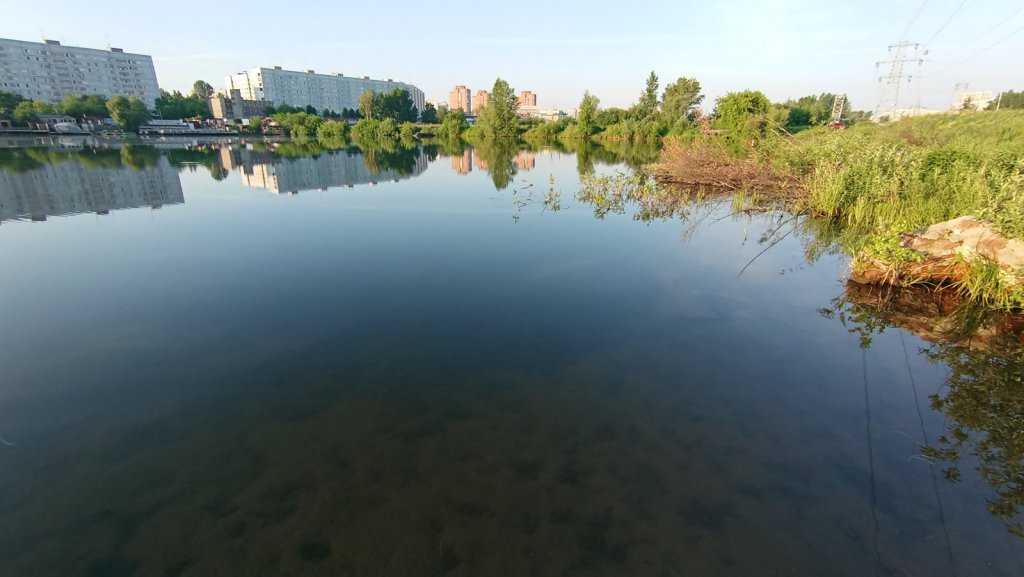 Днём на водоёме. Глубина цвета.