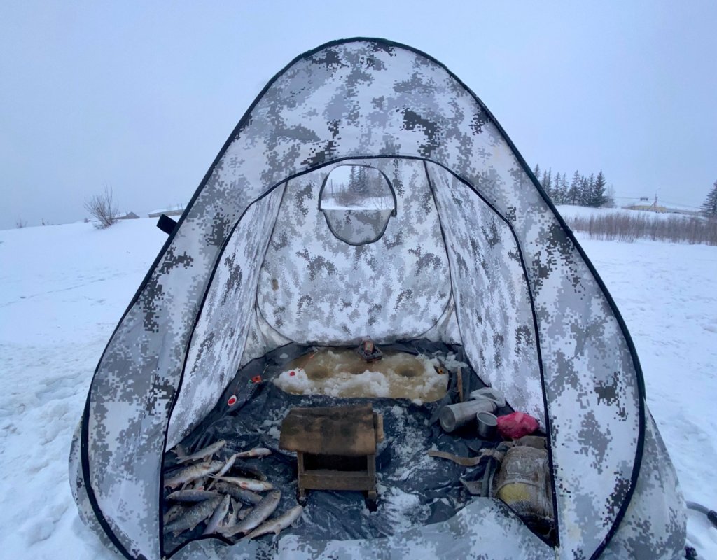 В любимом зимнем рыболовном месте. Ура. Ура. Ура.