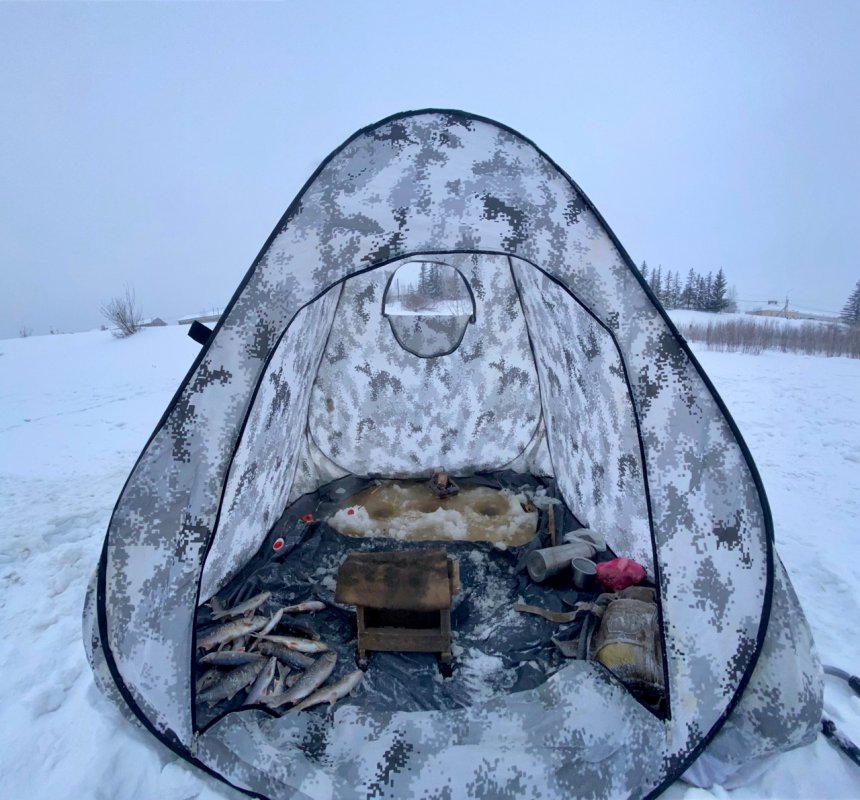 В любимом зимнем рыболовном месте. Ура. Ура. Ура.