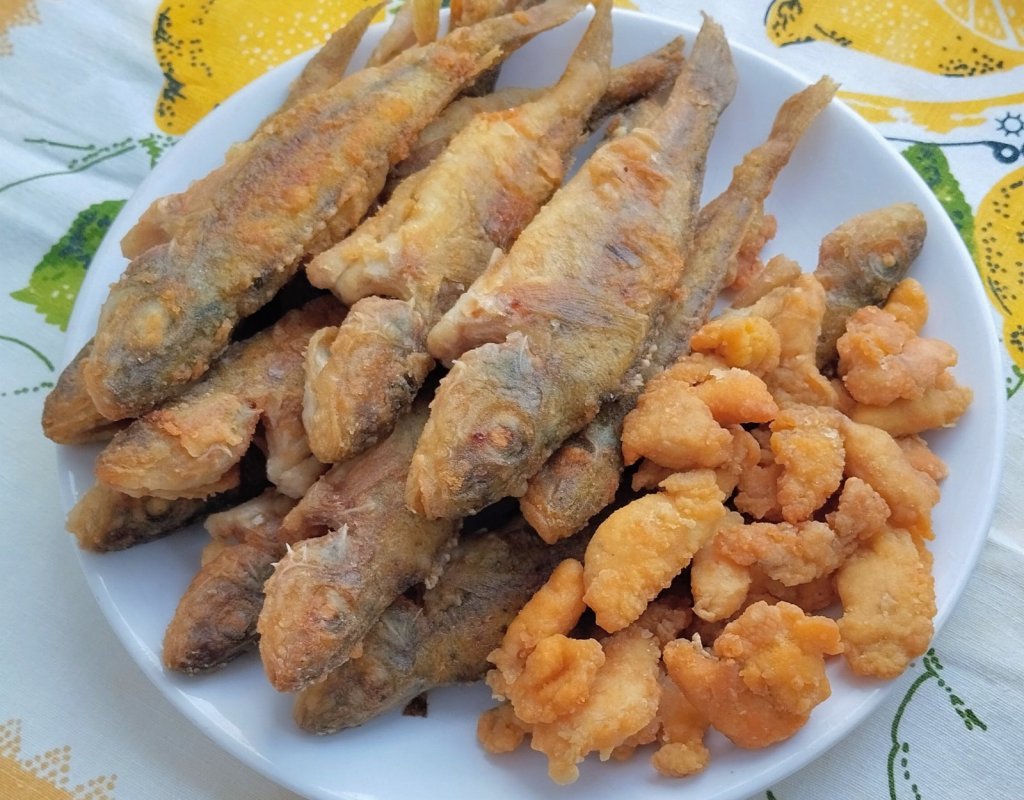 Сейчас пожарил ершей и икру из них.