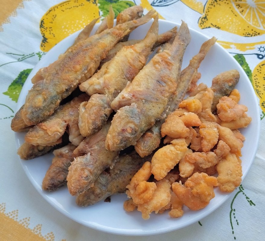 Сейчас пожарил ершей и икру из них.