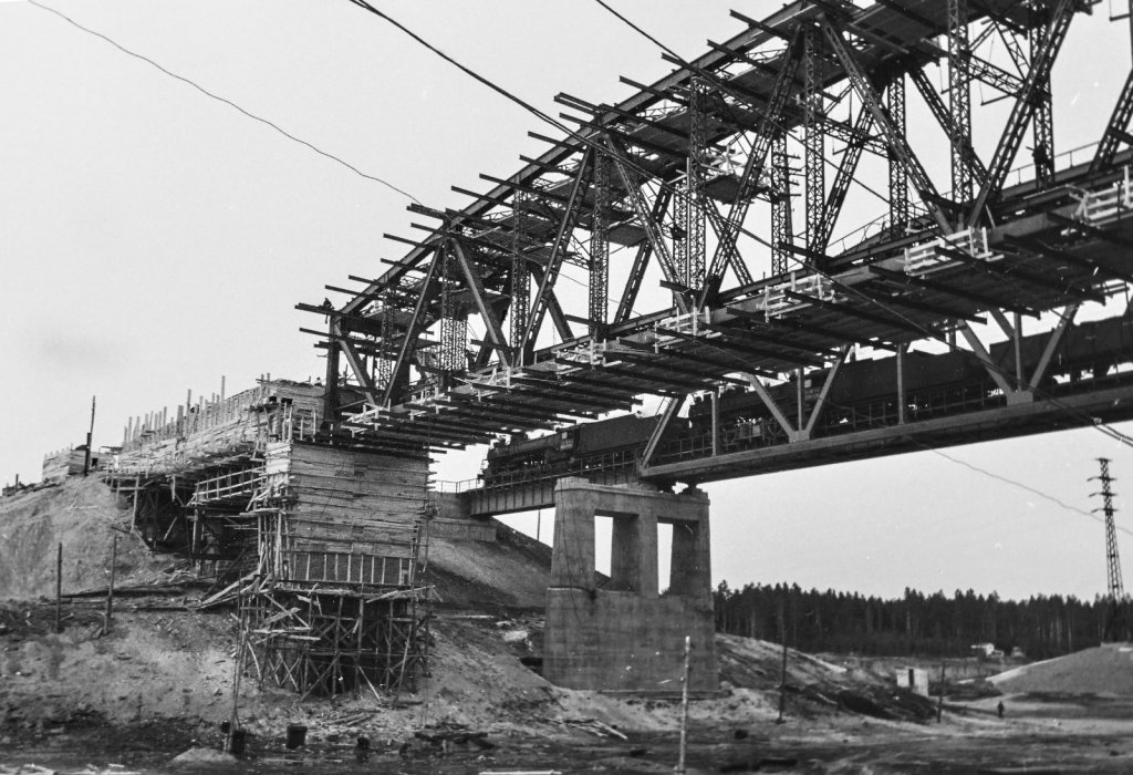 Когда ещё не заполнили водой...