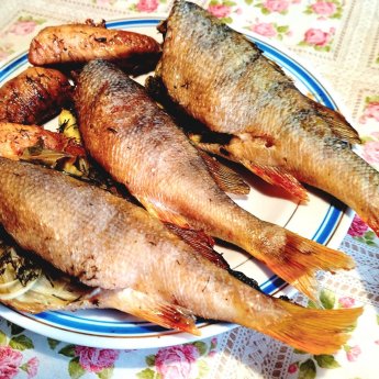 "На три персоны".