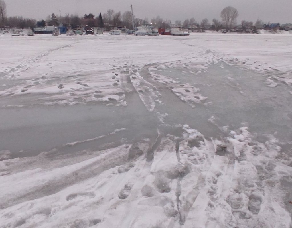 Затон. Выход на лёд от ул. Ракитная. Воды см 20