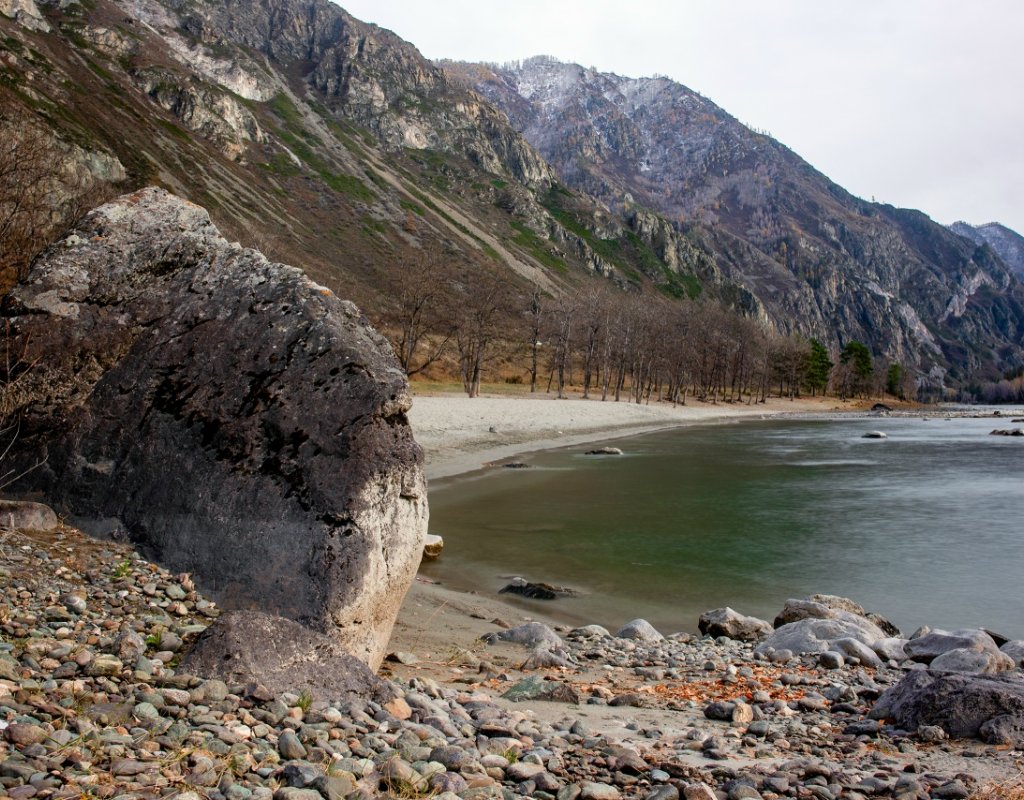 Песчаный пляжик на Катуни.