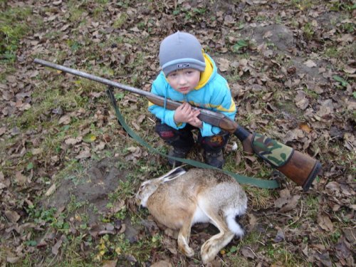 Мой сынуля-тоже хочет быть охотником...