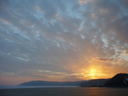 закат в истоке Ангары  с лева Байкал
