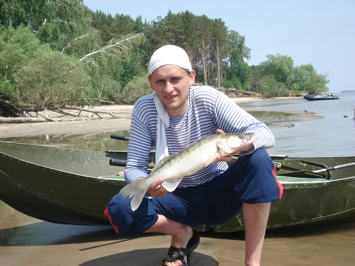 А я всё рыбалю