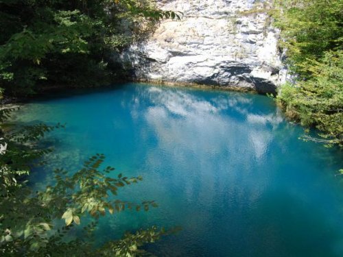 Голубое озеро . Абхазия.