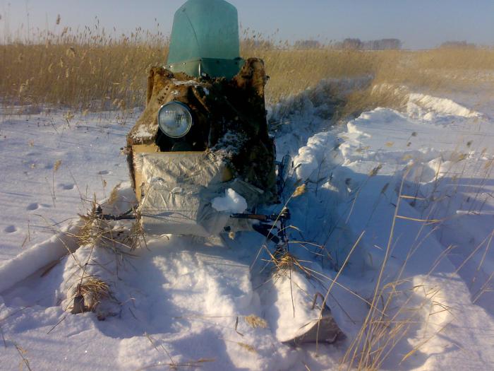 В болоте, тихо, но уверенно.