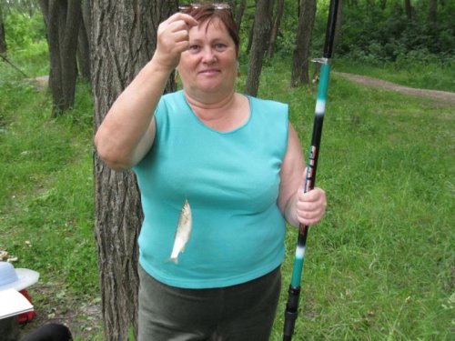 Жена на День рыбака поймала чебака!