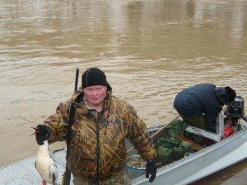 В Таштагольском районе на горной реке Кондома