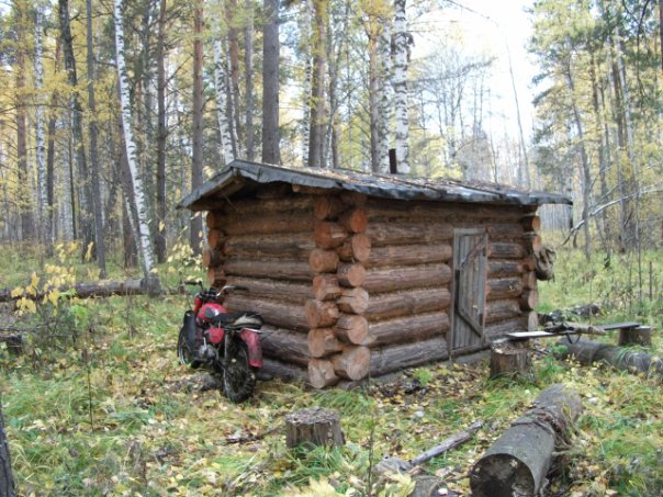 стоит без окон..... но хоть с дверью