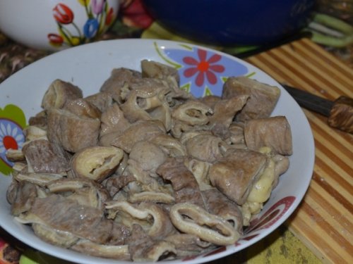 харта - кушанье, приготовленное из конской толстой кишки,— одно из излюбленных блюд якутов.