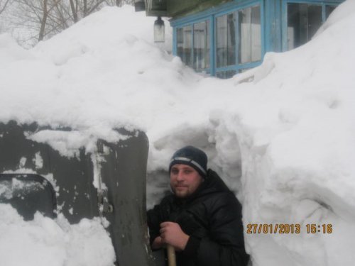 Занесло УАЗ возле дома
