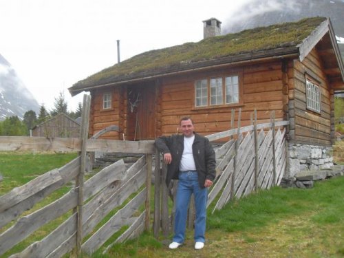 Охотничий домик в горах Норвегии.
