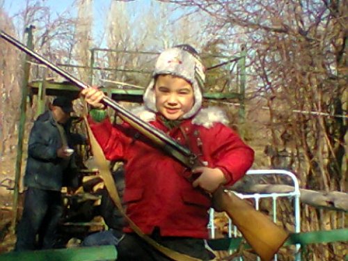 сынок с дедовским ружьем