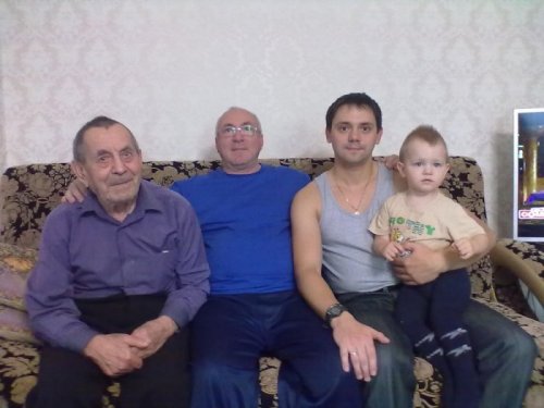 4 поколения моей семьи Петровых