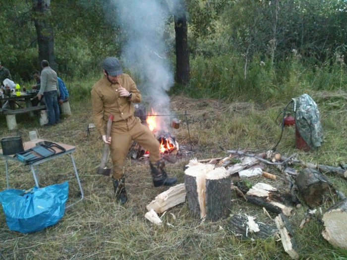 запосаем дрова на ночь