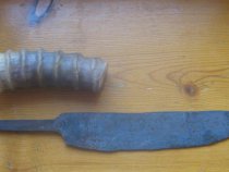Якутский нож с рукояткой из сайгачьего рога.