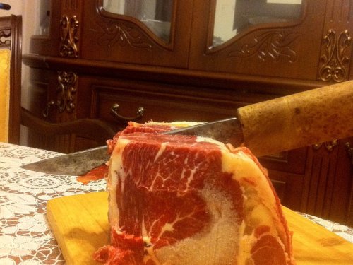 Нож востер, хорош по мясу
