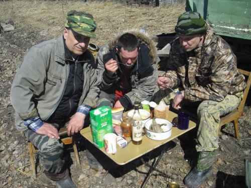 Подкрепиться надо перед охотой.