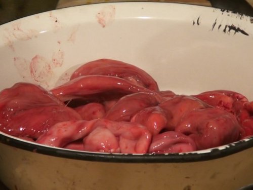 Якутская таежная колбаса «Симии очогос»  - дословно «Набитые кишки».