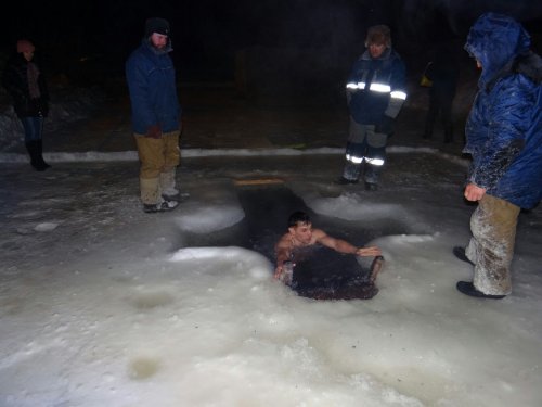 -33 а водичка огонь.С крещением православные!