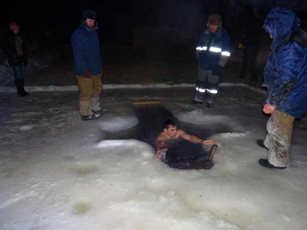 -33 а водичка огонь.С крещением православные!