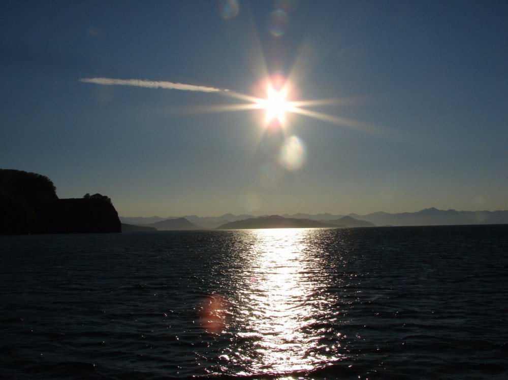 Солнце над Тихоокеанским побережьем Камчатки июнь 2016