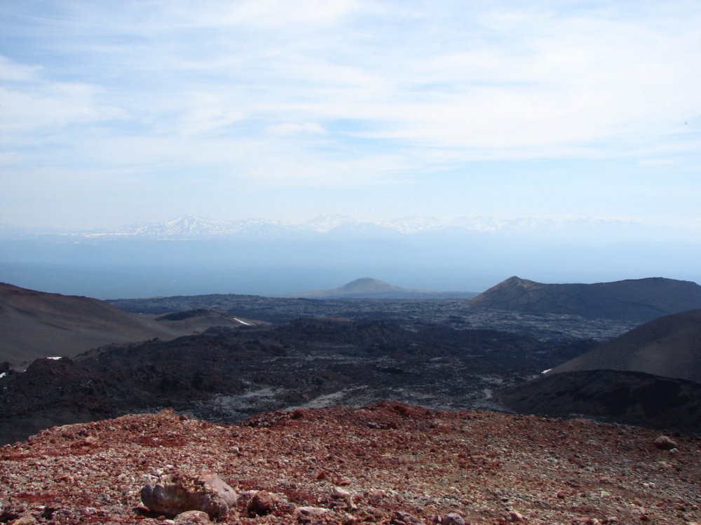 Лавовые поля и конусы извержения 2012-13 годов в районе вулканов Острый и Плоский Толбачик