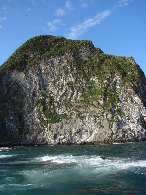 Остров Старичков вблизи Тихокеанского побережья Камчатки