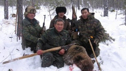 Охота на медведя на берлоге в Якутии.
