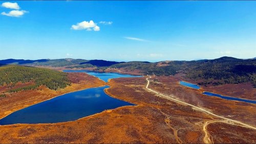 Красота озер в горах Алтая