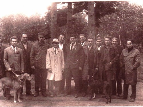 Бригада экспертов после выставки в Томске. 70-е годы, Лагерный сад.