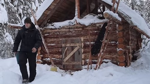 На мототолкаче УРАГАН в избу таёжную. Везу печку