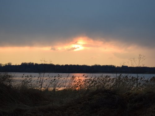 Закат на озере.