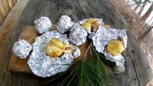 Вкусный картофель c салом на углях. Походная кухня