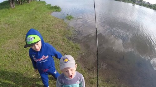 ОН КУСАЕТСЯ? Мормышинг. Нарыбалке с детьми.