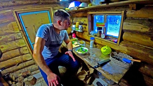 Один в Тайге.Ночёвка в Лесной Избе.Супер суп и Жареная Щука на Печке.Принёс вещи для лесного дома