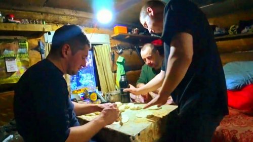 ТАЙГА.МОРОЗЫ -40.ЖИВЕМ В ИЗБЕ.РЫБАЧИМ.ТАЁЖНАЯ КУХНЯ.ОТПУСК В ТАЙГЕ