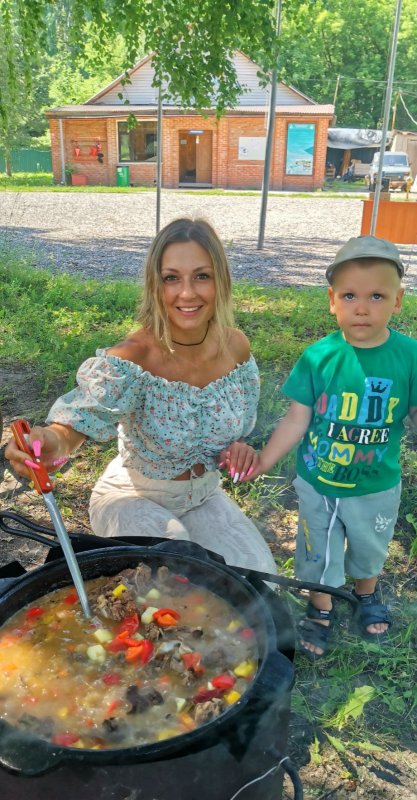 Помешала поварешкой, считай готовить помогла)))))
