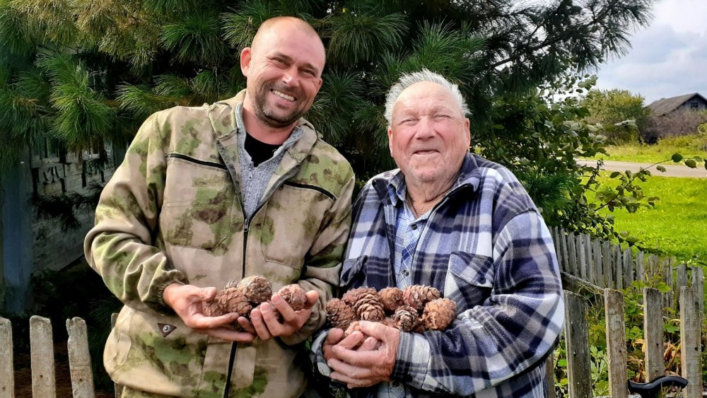 С родным дедом... охотником...