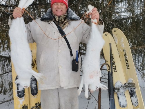 С напарником, потропили беленьких.