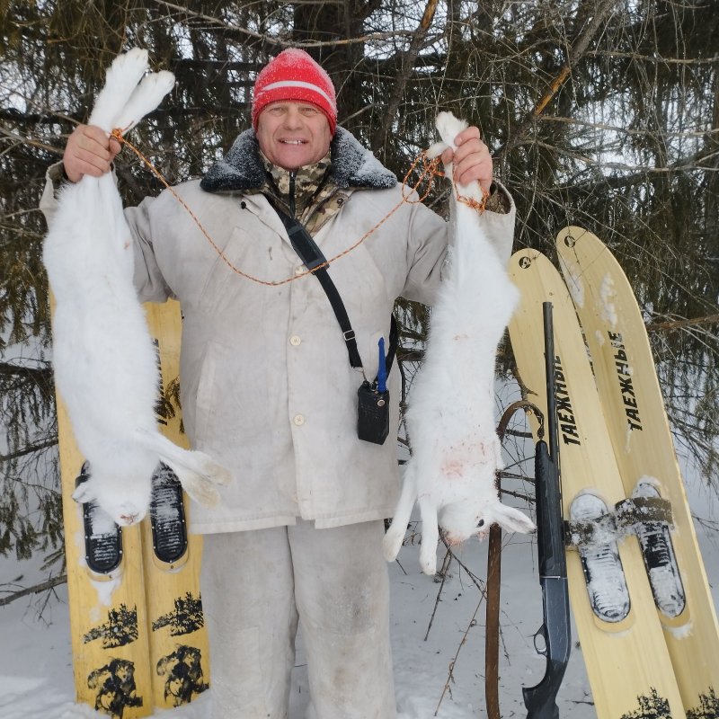 С напарником, потропили беленьких.