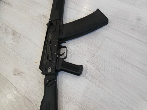 Продам Сайгу 12К и два магазина Один новый на 8 патронов,  второй на 5 патронов. тел. 89511818313
